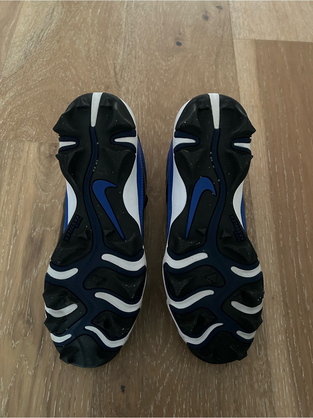 Nike Kids Blue and Black Cleats Boys 4.5 with White Swoosh - Picture 3 of 7
